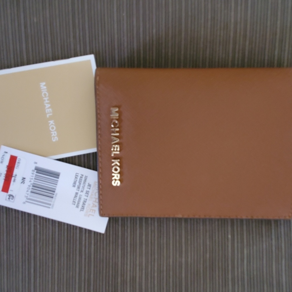 Michael Kors Jet Set Travel Passport Wallet
